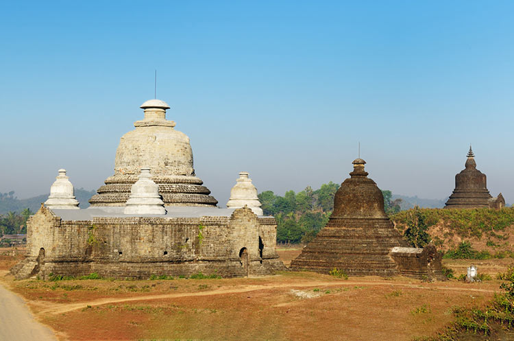 Le-myet-hna temple in Mrauk U